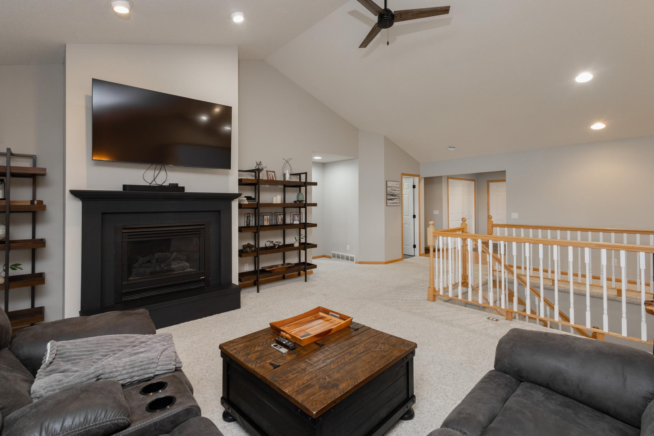 33 - Living Room.jpg
