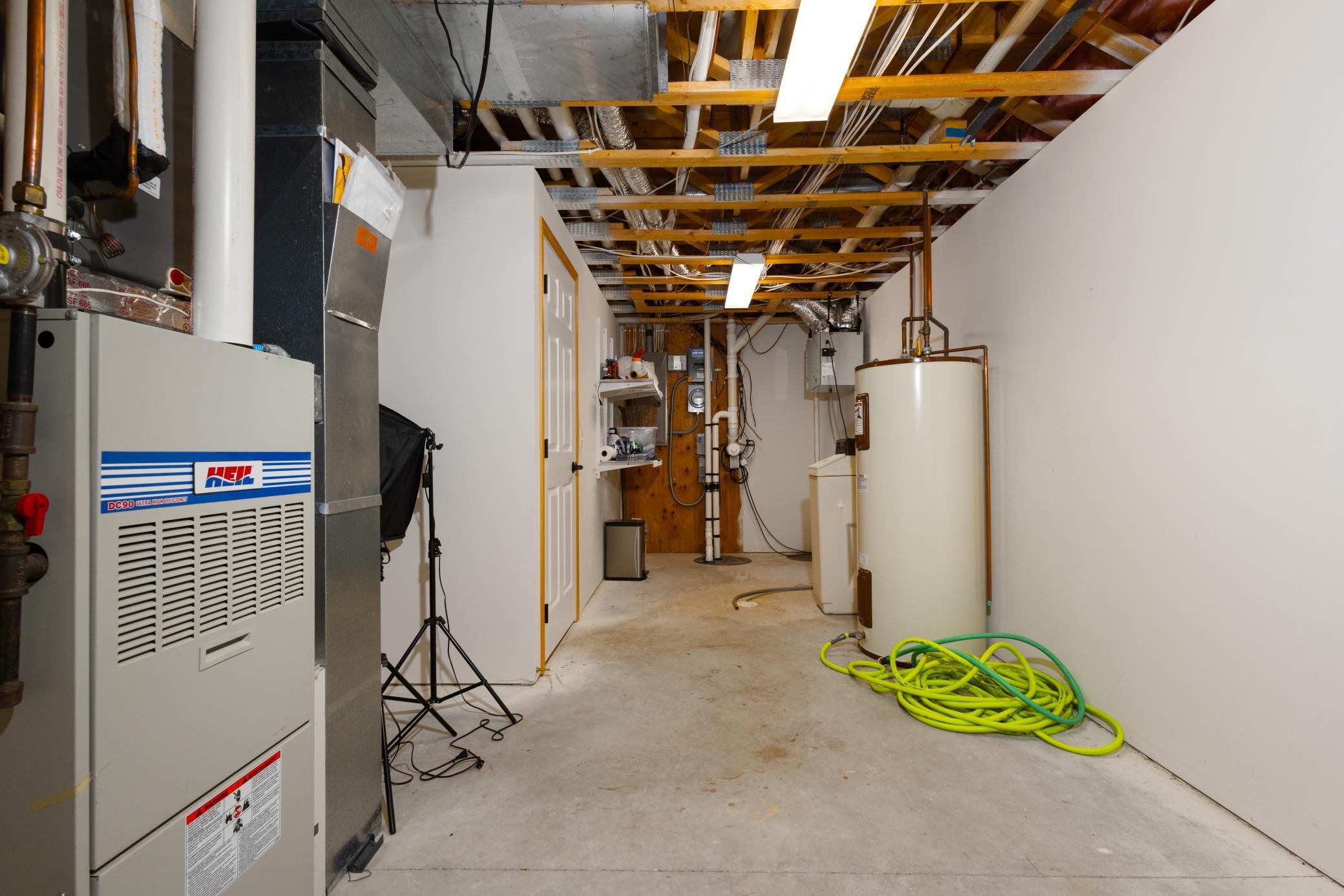 49 - LL Utility Room.jpg