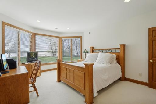 5942 Hobe Lane, White Bear Lake, MN 55110