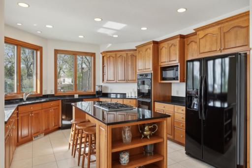 5942 Hobe Lane, White Bear Lake, MN 55110