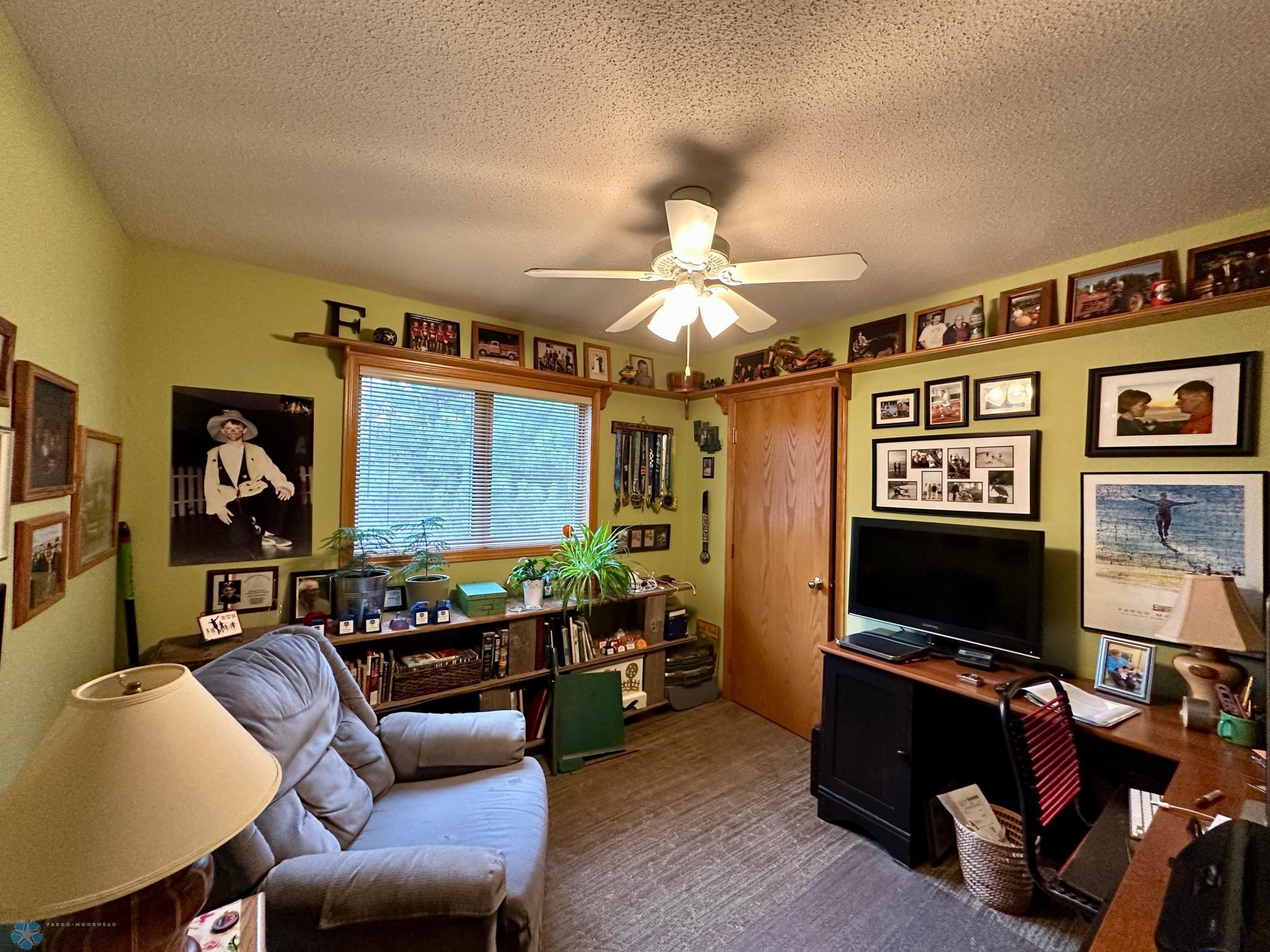 Bedroom/office