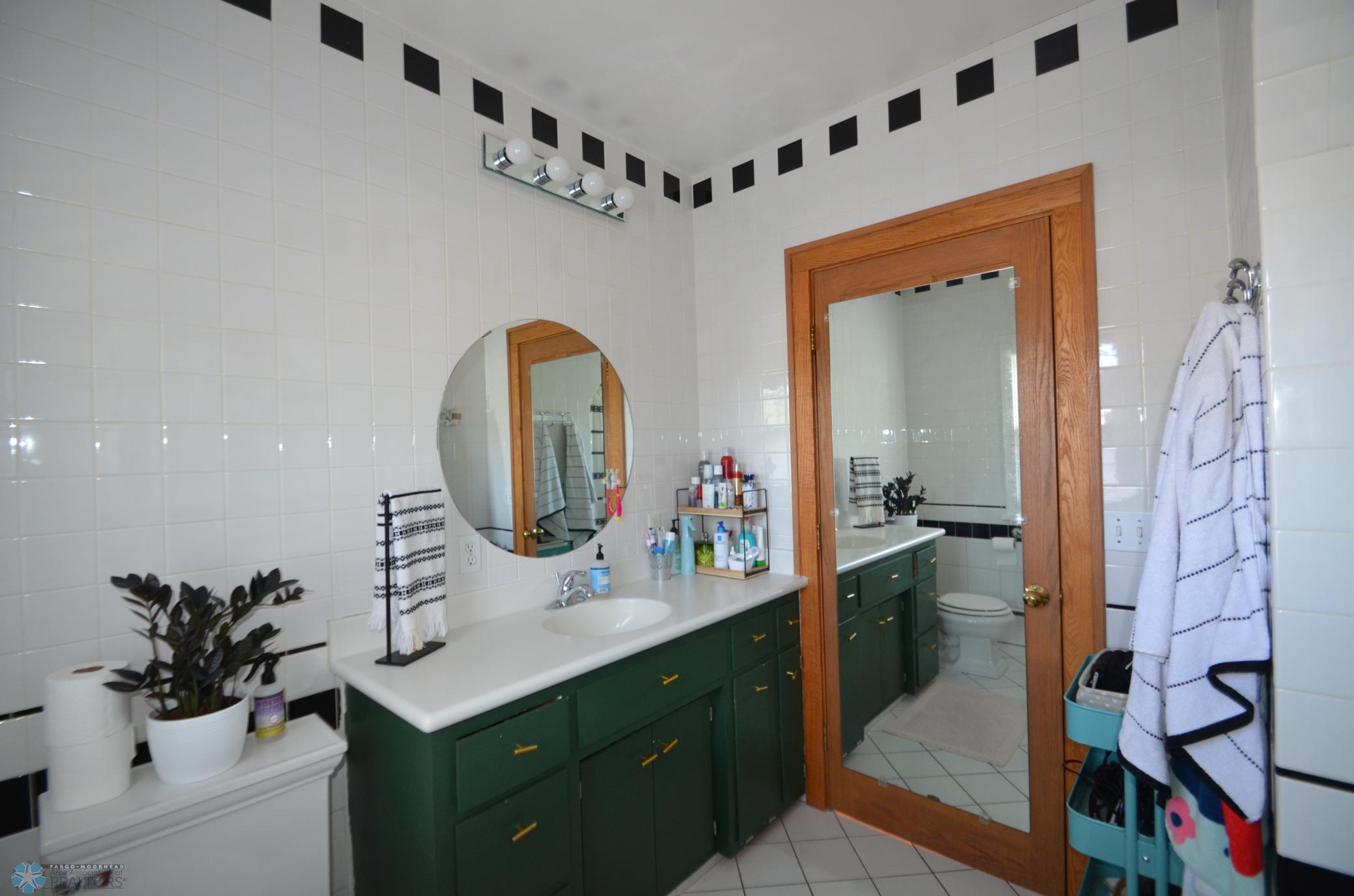 2nd Floor Bath