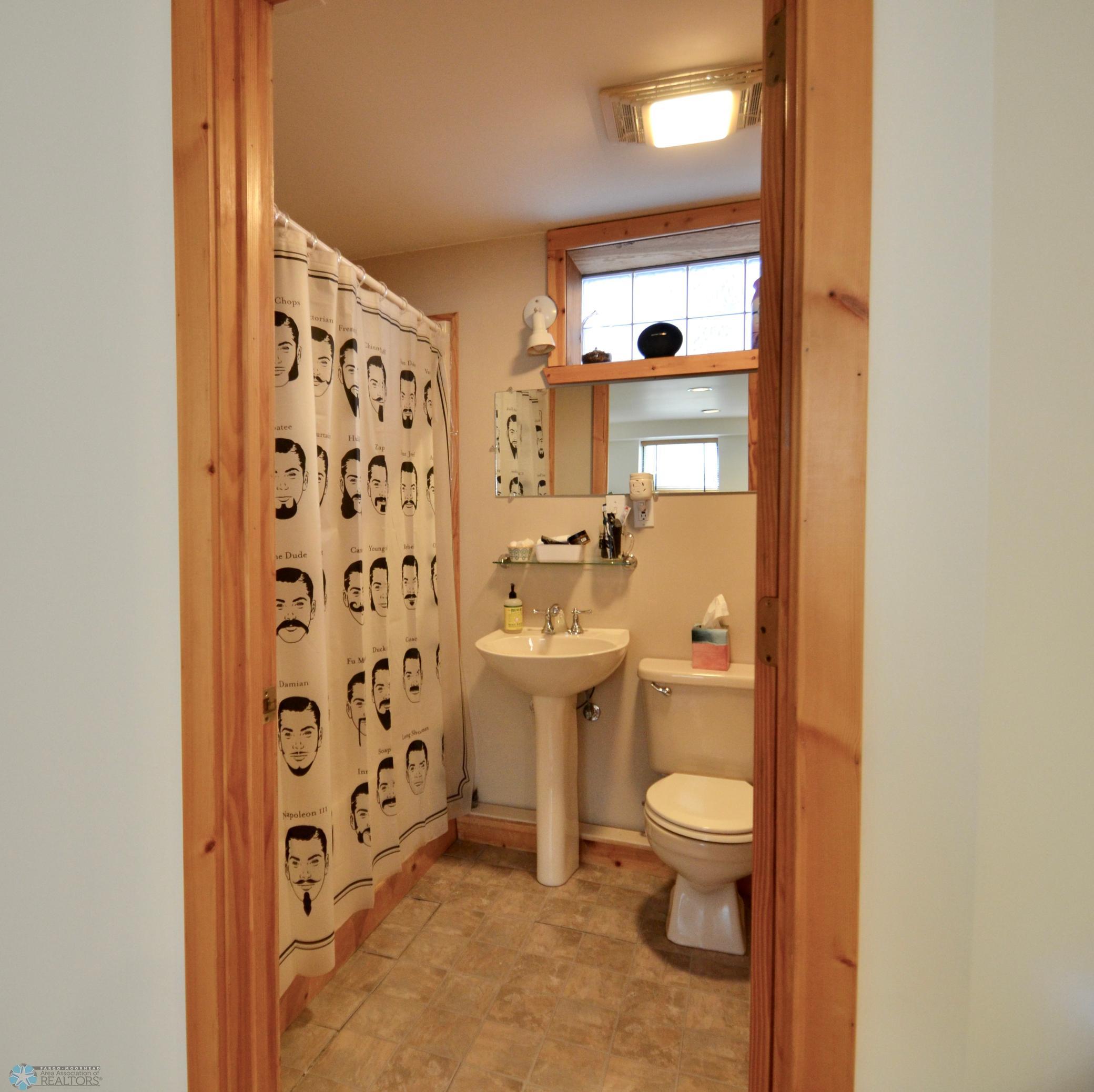 Basement full bath.JPG