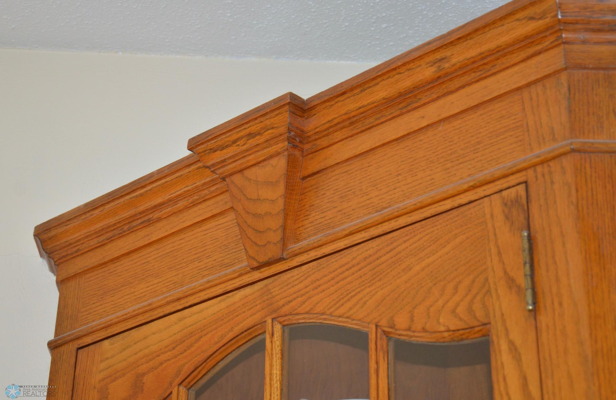 Corner cabinet details