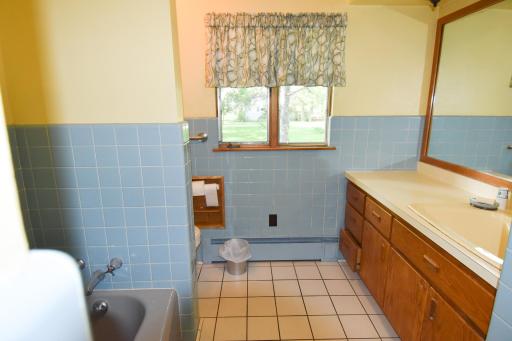1014 Oakland Park Road, Thief River Falls, MN 56701