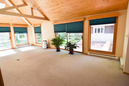 1014 Oakland Park Road, Thief River Falls, MN 56701