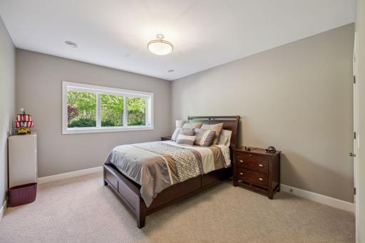 12 Creekside Lane, North Oaks, MN 55126