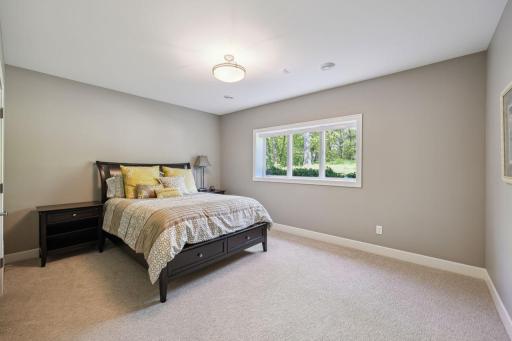 12 Creekside Lane, North Oaks, MN 55126