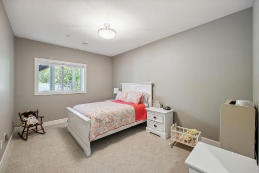 12 Creekside Lane, North Oaks, MN 55126