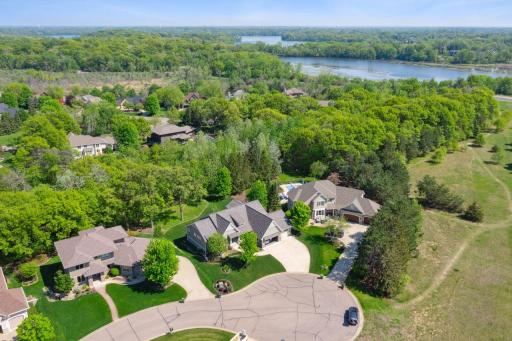 Set onto a culdesac and connects into the trail system for walking, biking and cross country skiing.