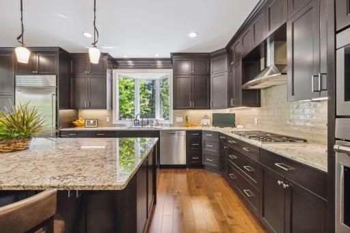 Plenty of storage with large drawers for pots and pans. Beautiful Bay window over the sink.