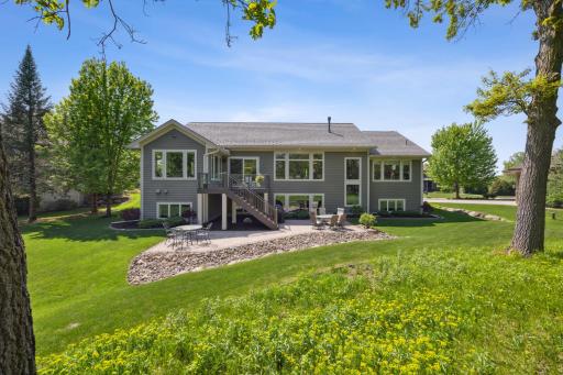 12 Creekside Lane, North Oaks, MN 55126