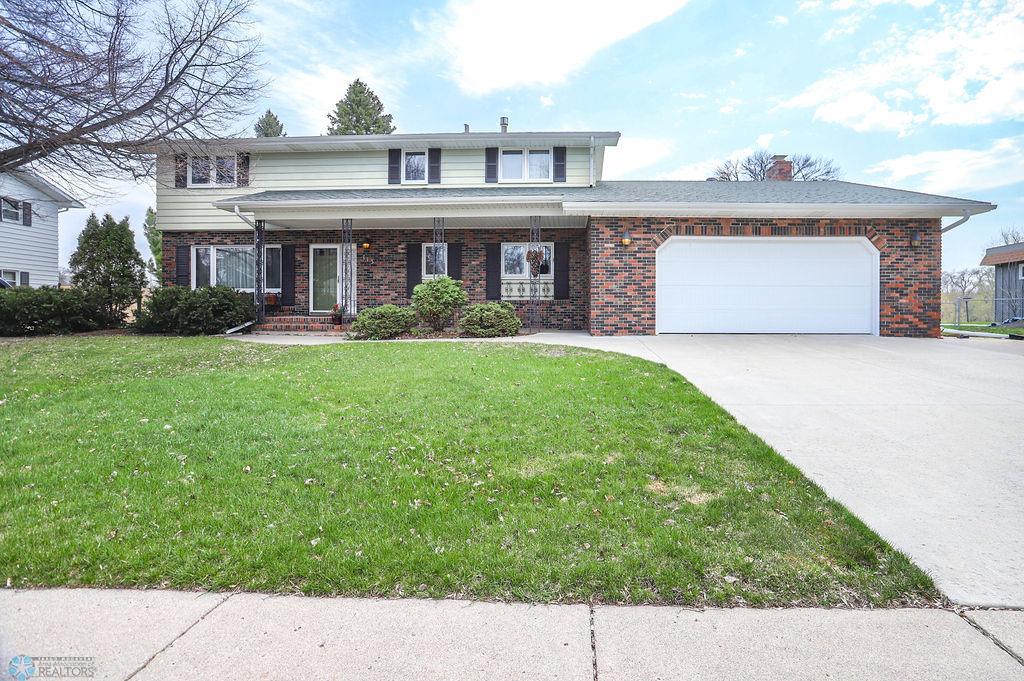 Welcome to 113 S Woodcrest Dr N!