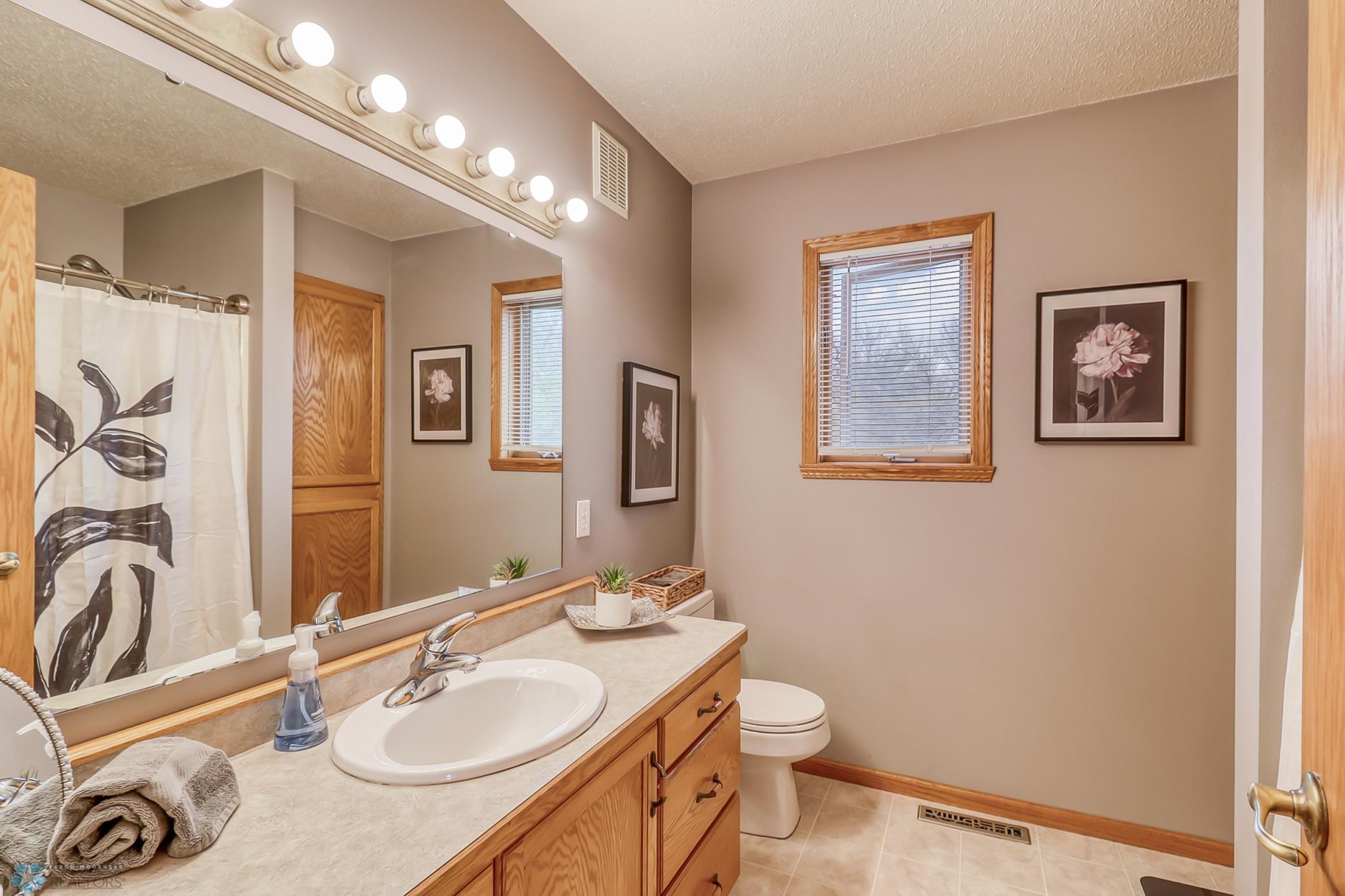 Primary Bathroom1_1.jpg
