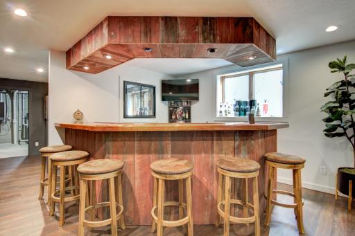 Fun times ahead to entertain with this built in bar! The cooler in this bar area is included in the sale.