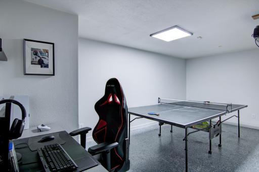 Rec area / workout space / or use as a home office!