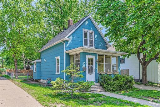 1437 Hewitt Ave - MLS Sized - 000 - 03 Exterior Front.jpg