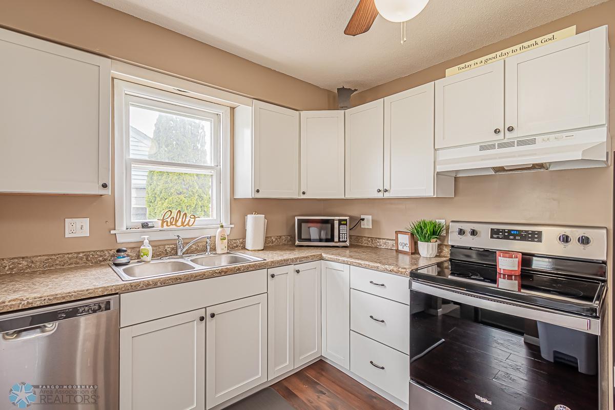 413 18th St N, Moorhead, MN-02.jpg