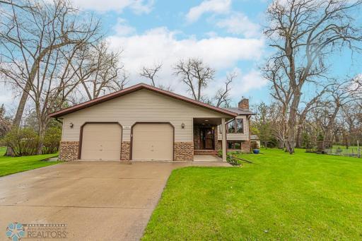 7809 Sunset Drive, Horace, ND 58047