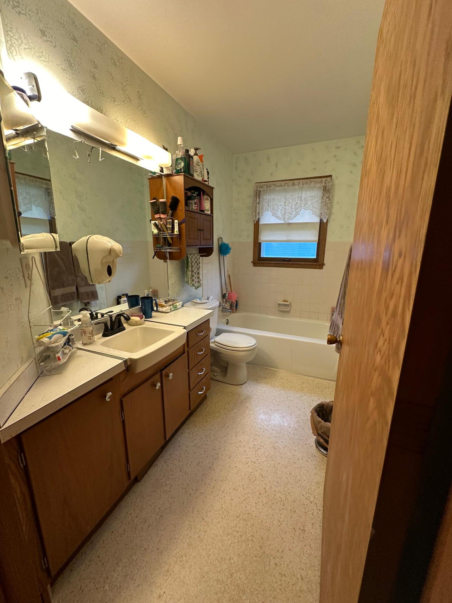 Bathroom 2.jpg