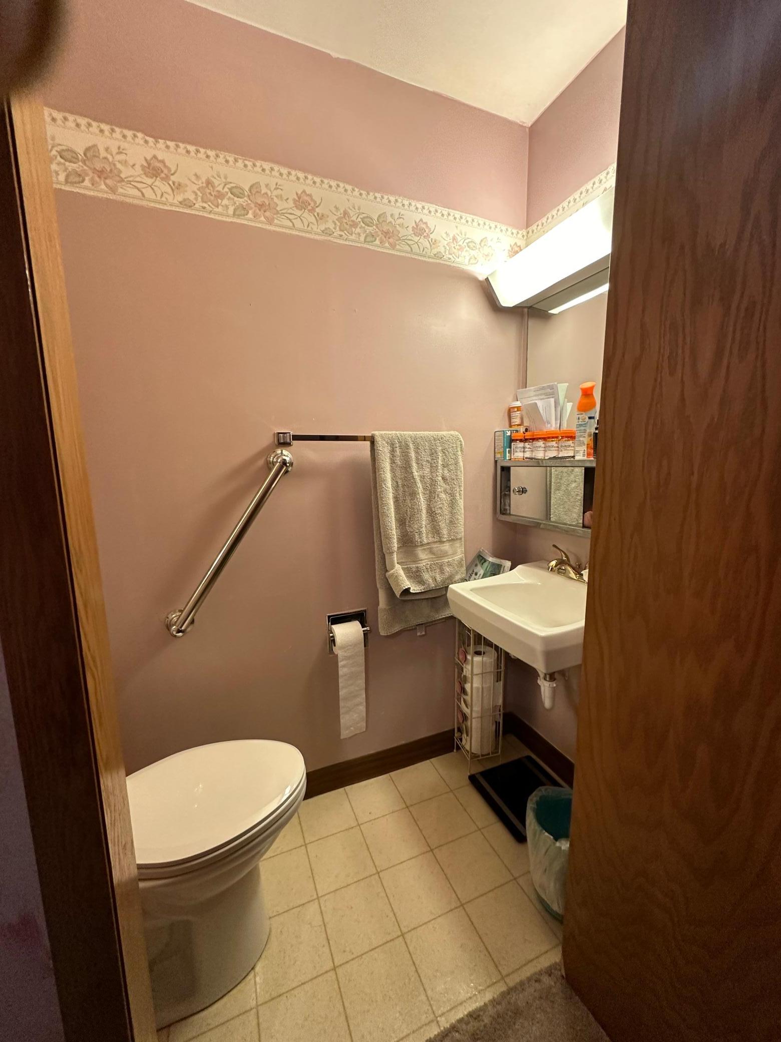 Bathroom 1.jpg