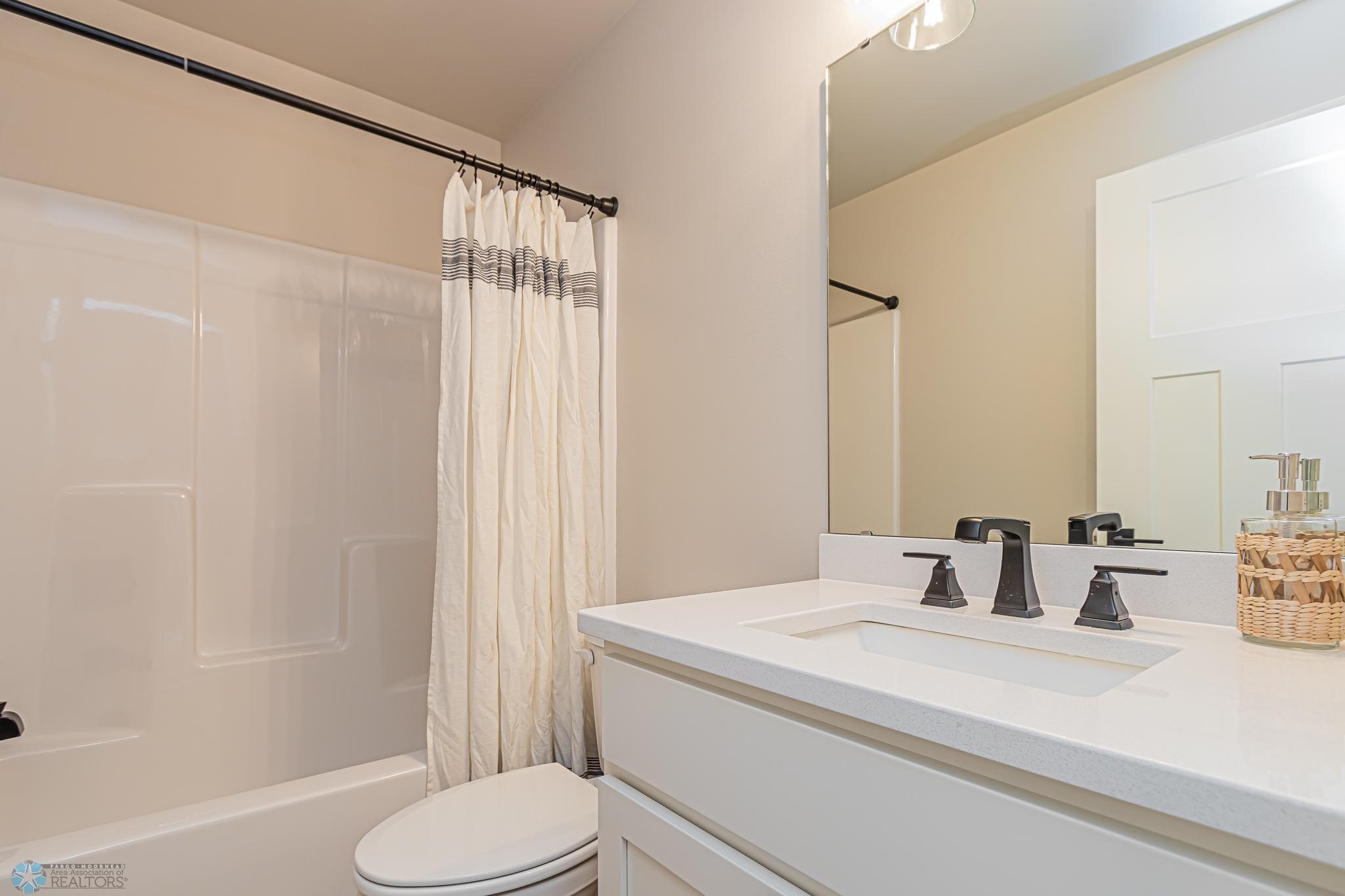 1158 Jill Drive W, West Fargo, ND 58078-16.jpg