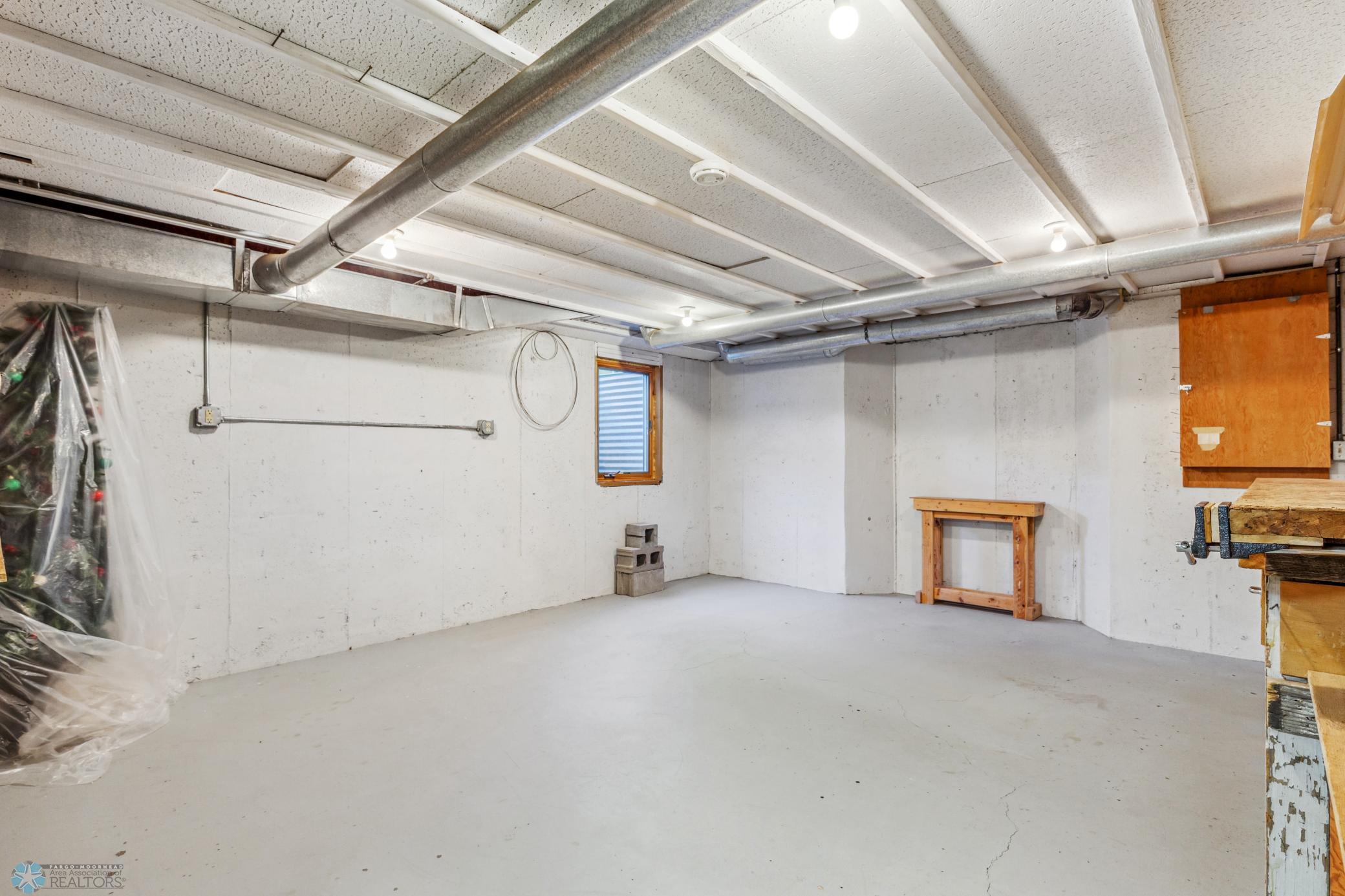 Flex room with egress
