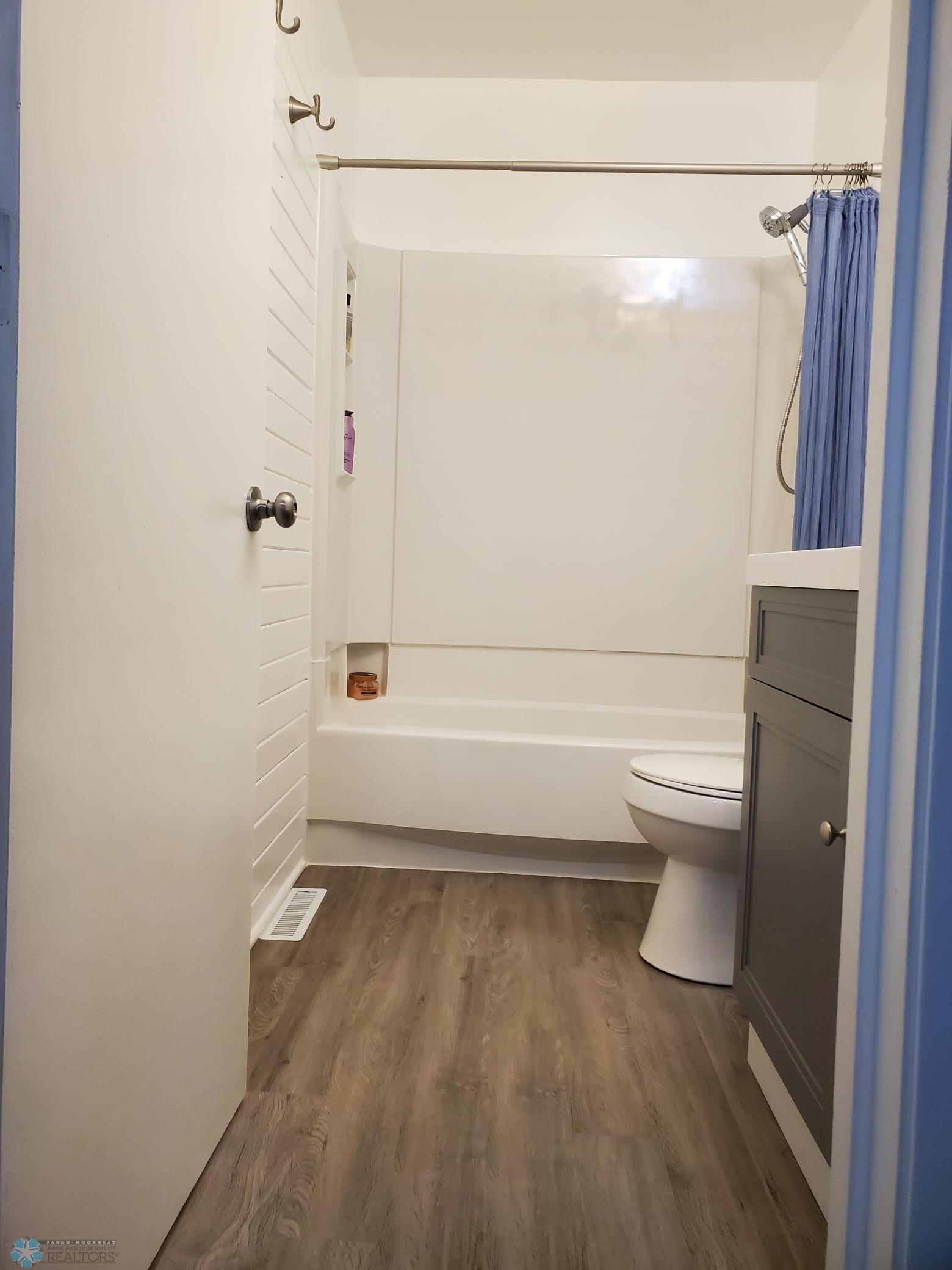 Full bath_upper2.jpg