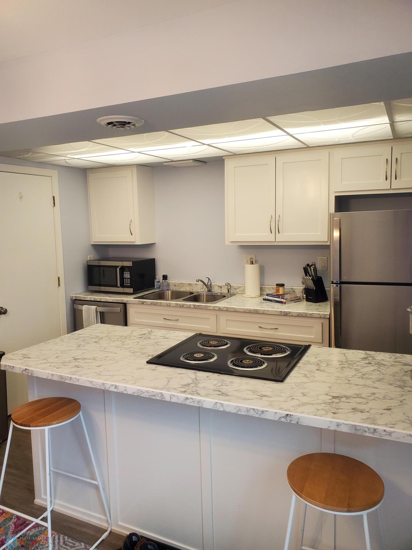 Kitchen 2.jpg