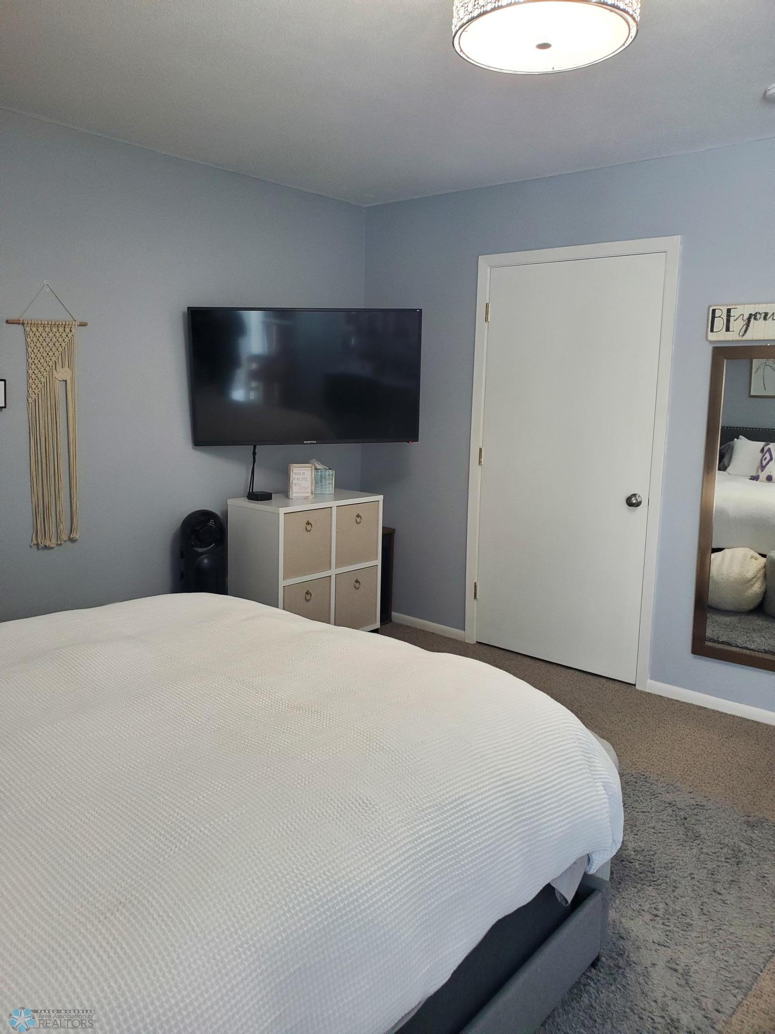 Bedroom 1b.jpg