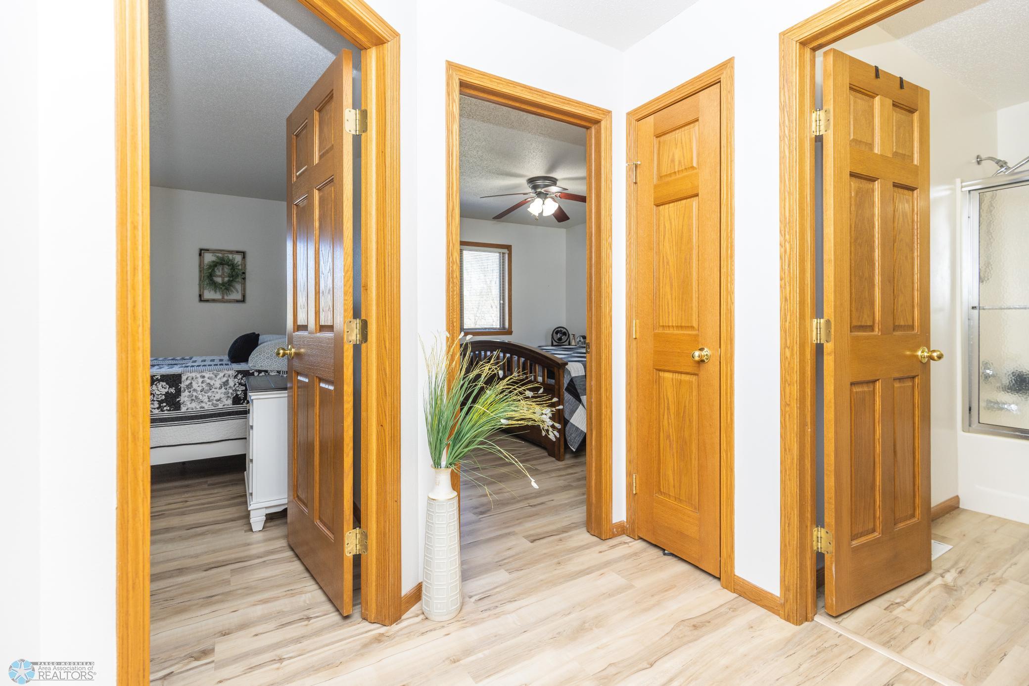 Upper Level to Bedrooms