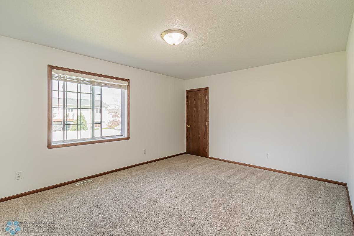 Bedroom1_1.jpg