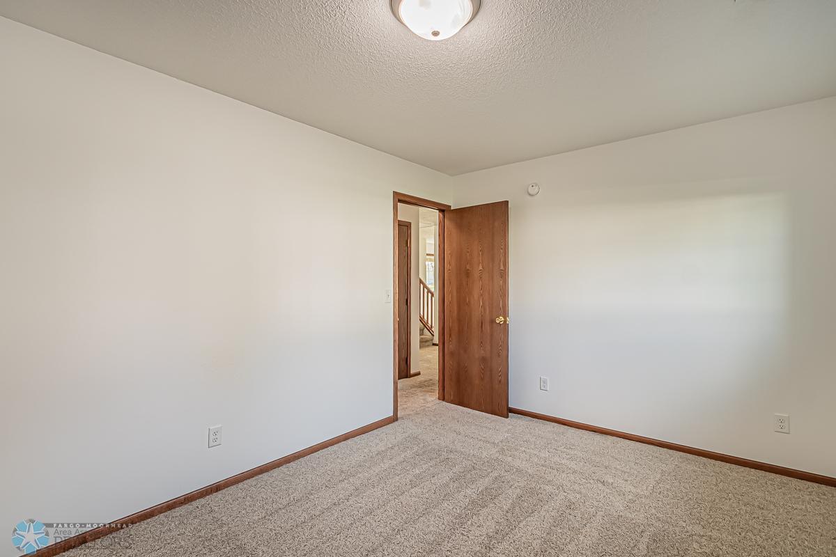 Bedroom3_2.jpg
