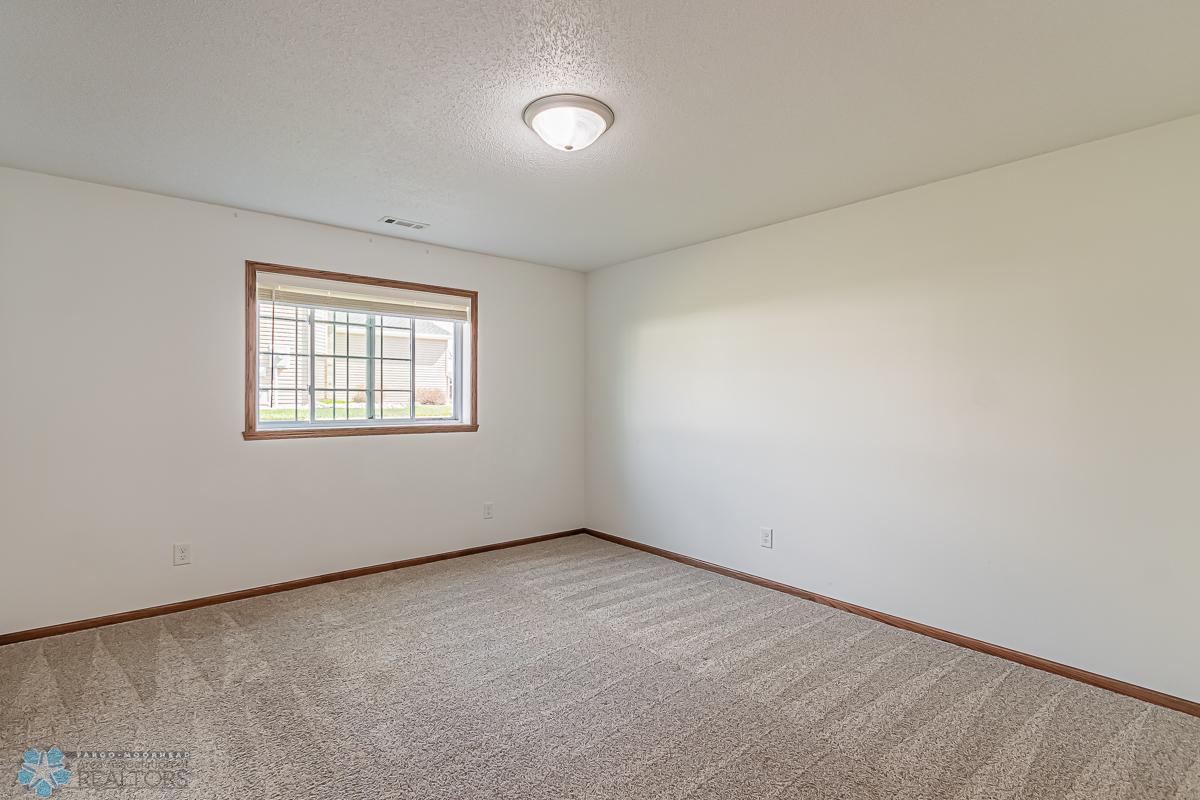 Bedroom4_1.jpg