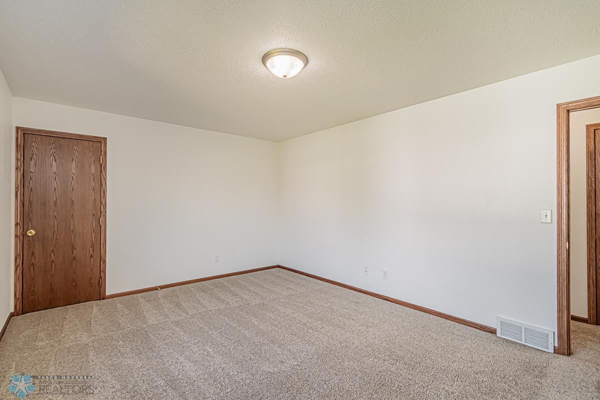 Bedroom1_2.jpg