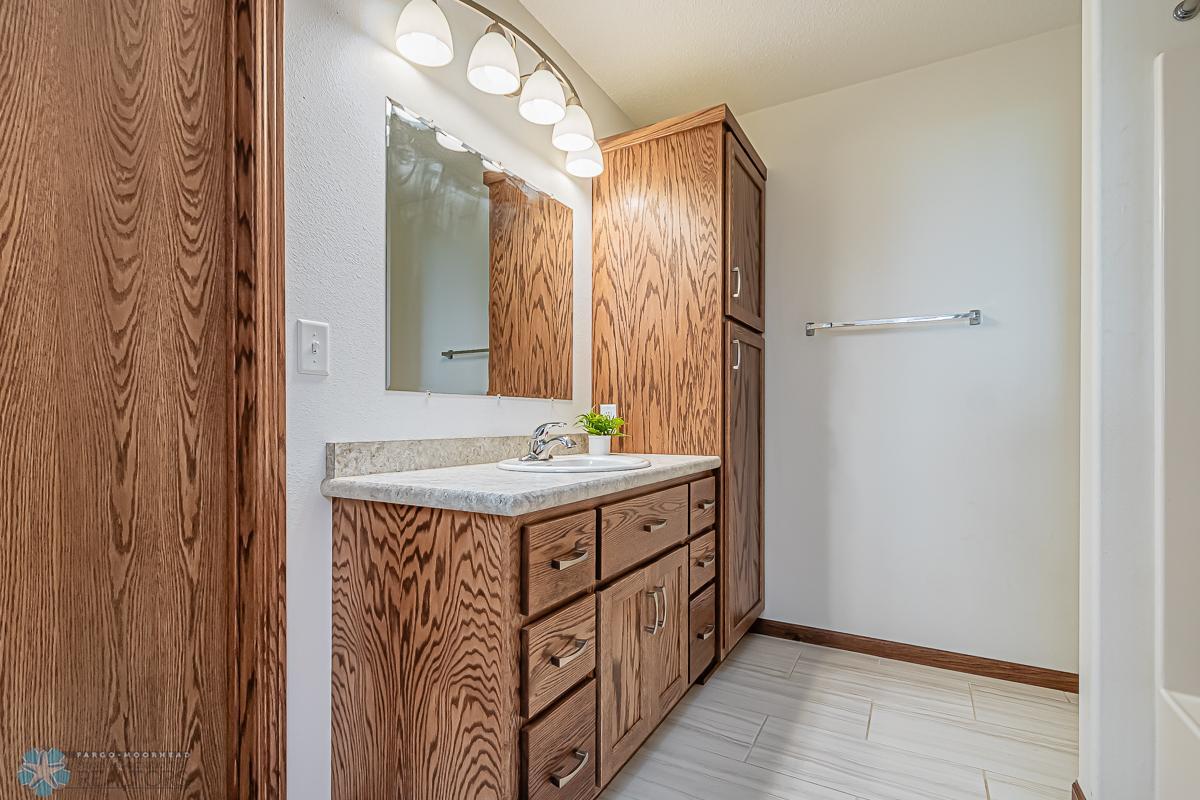 Lower_Bathroom_2.jpg