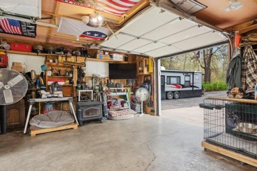 50amp workshop garage with 2 overhead doors