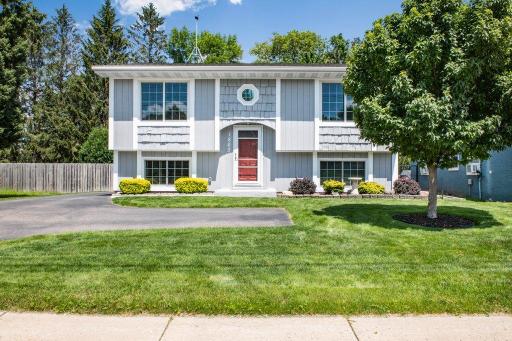 1863 Highway 96 E, Saint Paul, MN 55110