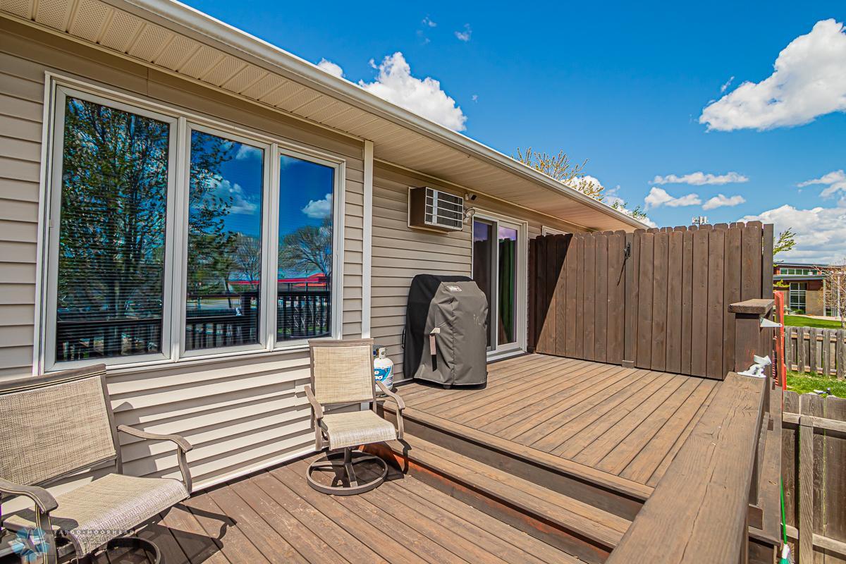 2 level deck; Grill included! 2 new Wall AC Units & Mitsubishi Mini-Split!