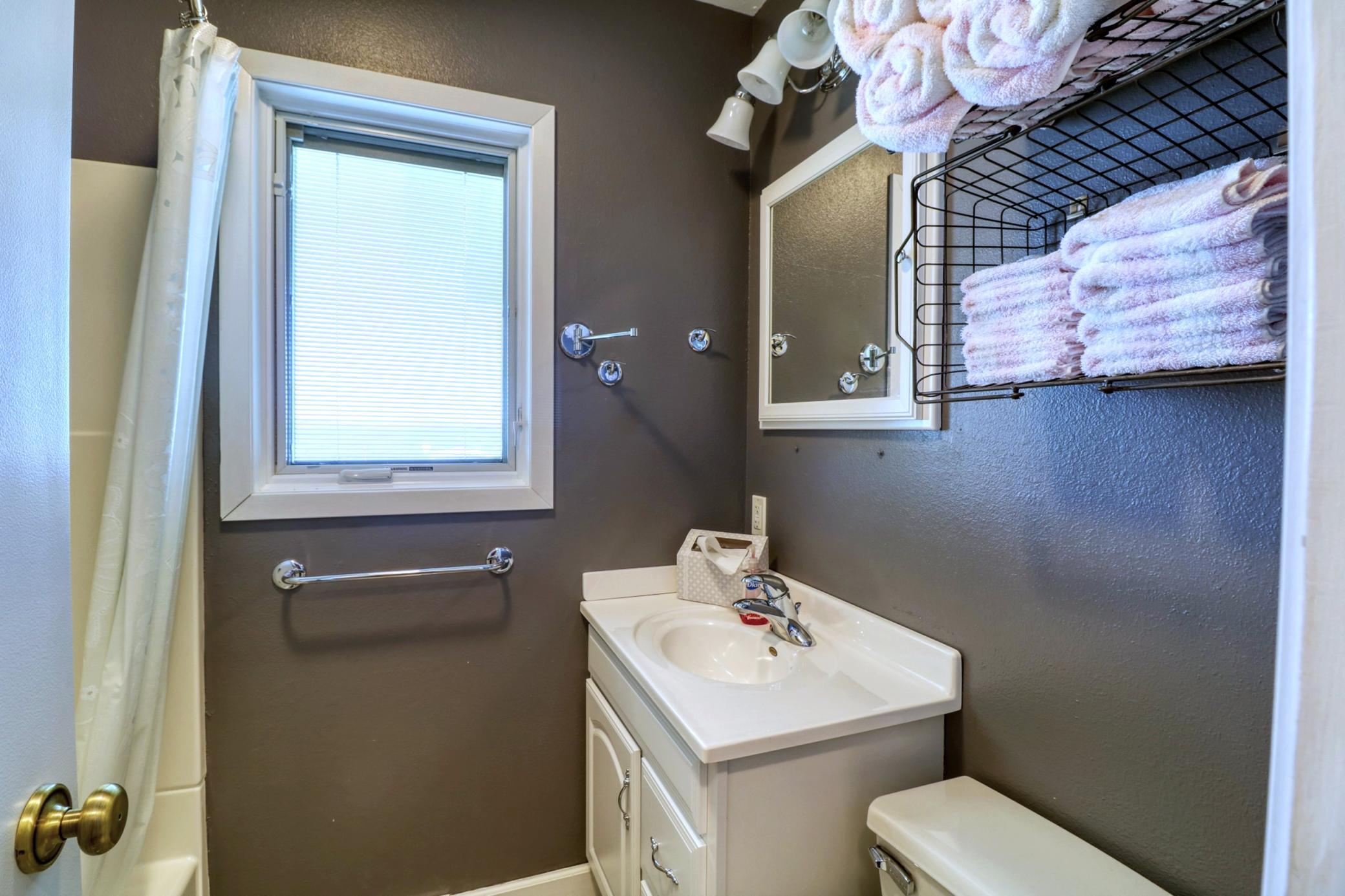 Bathroom1_1.jpg