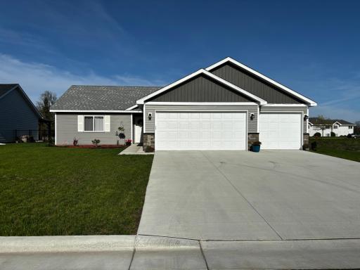 2015 Pratt Circle, Saint Peter, MN 56082