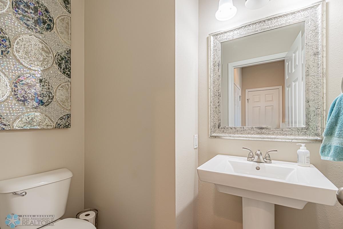 1306 6th st nw, west fargo, nd 58078-09.jpg