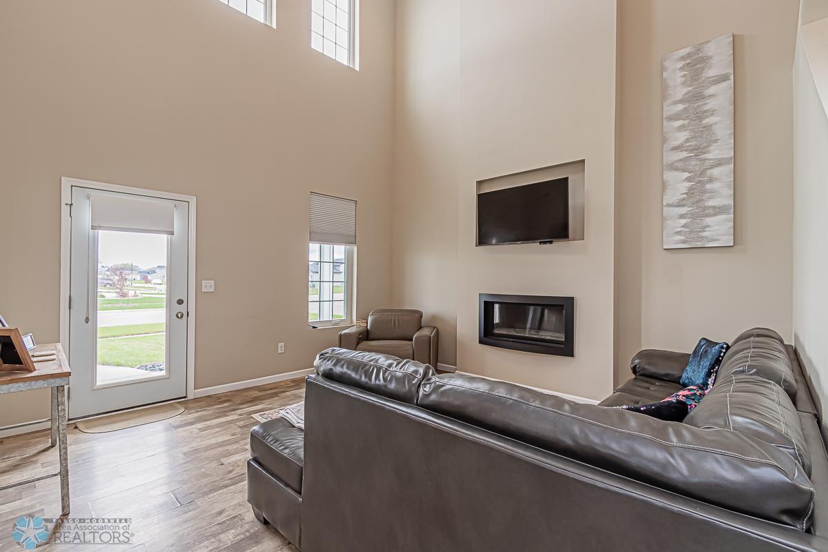 1306 6th St NW, West Fargo, ND 58078-01.jpg