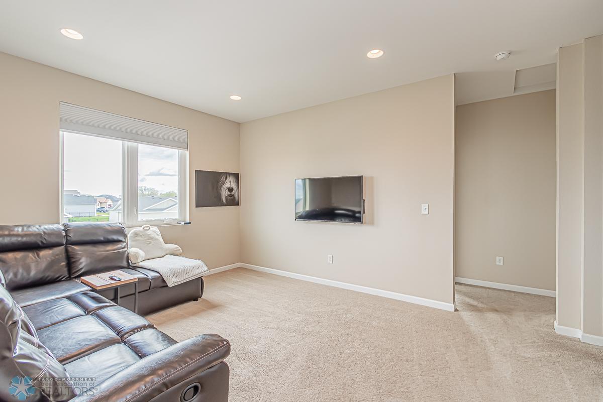 1306 6th St NW, West Fargo, ND 58078-15.jpg