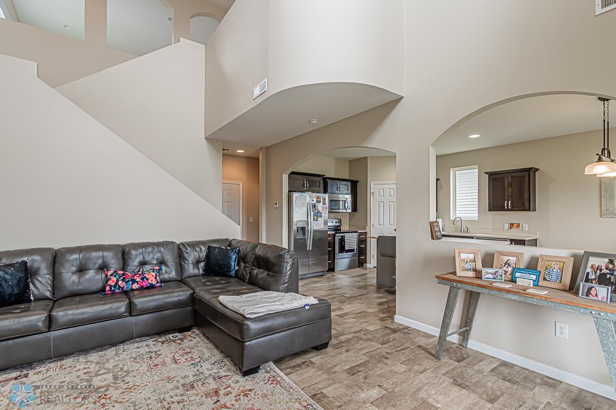 1306 6th St NW, West Fargo, ND 58078-02.jpg