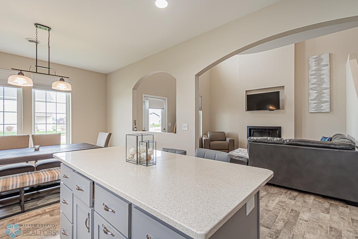 1306 6th St NW, West Fargo, ND 58078-06.jpg