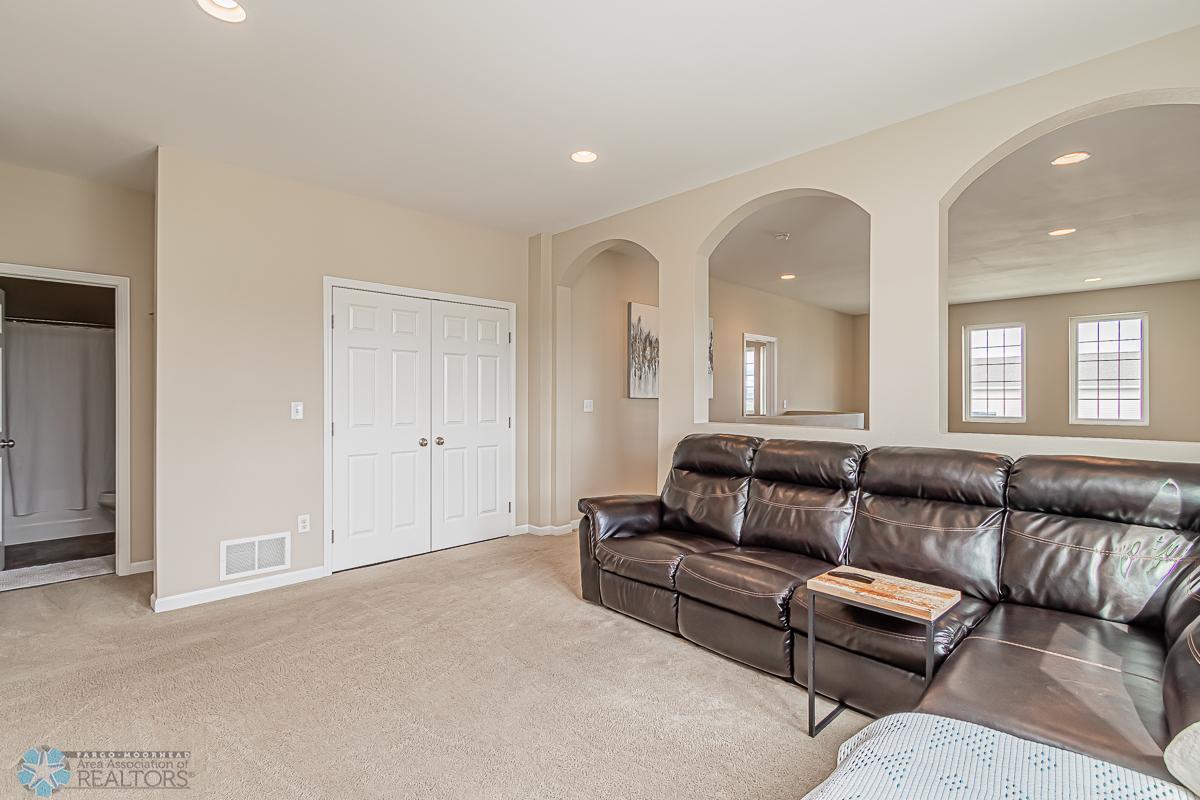 1306 6th St NW, West Fargo, ND 58078-16.jpg
