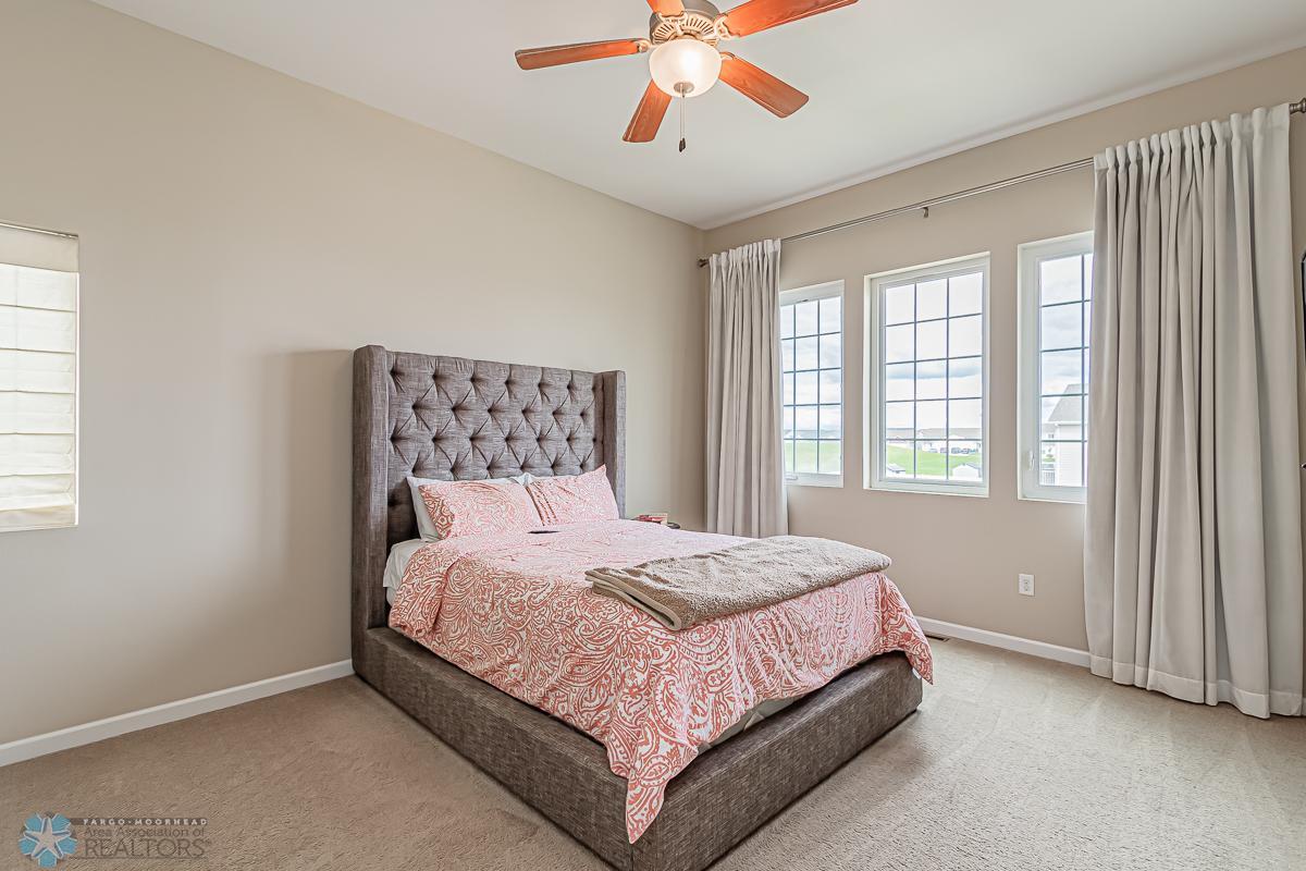 1306 6th St NW, West Fargo, ND 58078-10.jpg