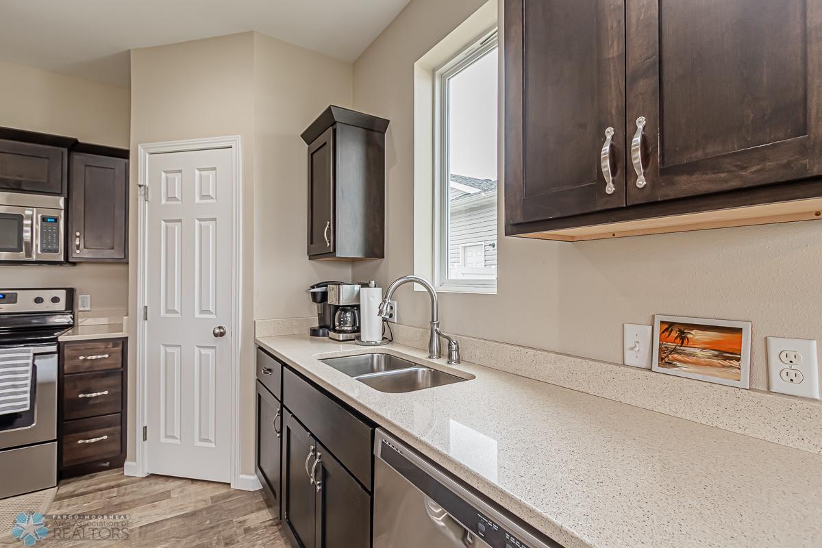 1306 6th St NW, West Fargo, ND 58078-05.jpg