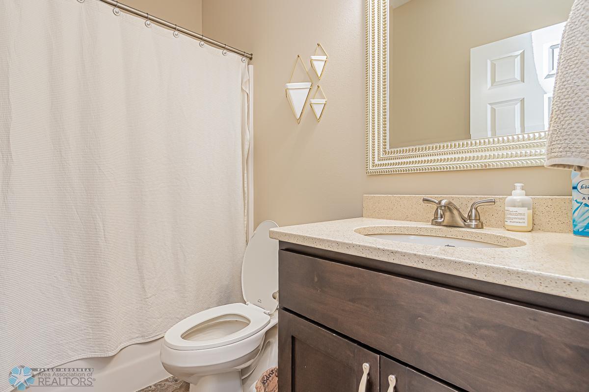 1306 6th St NW, West Fargo, ND 58078-17.jpg